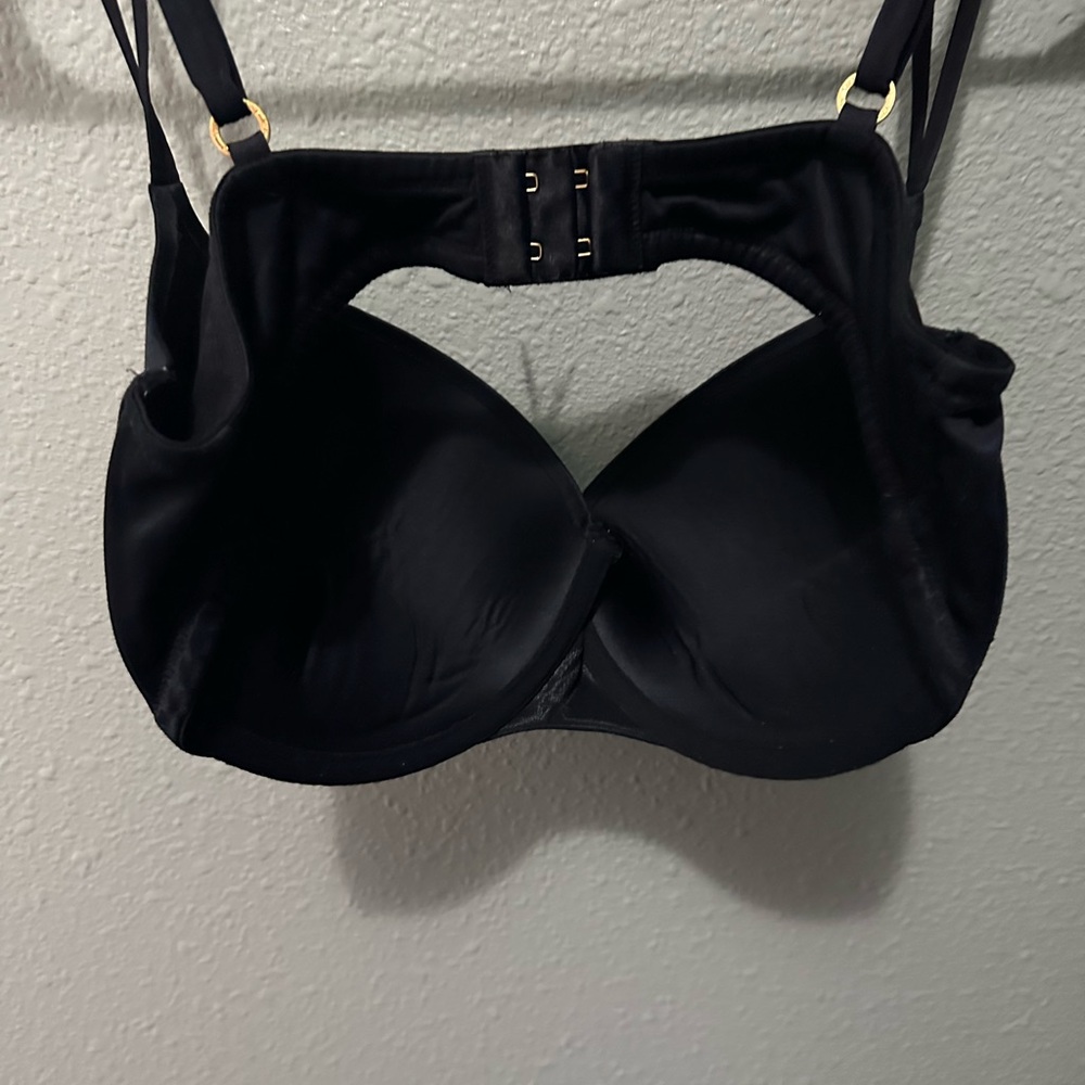 Victoria's Secret Black Bra w/Lace Size 38D